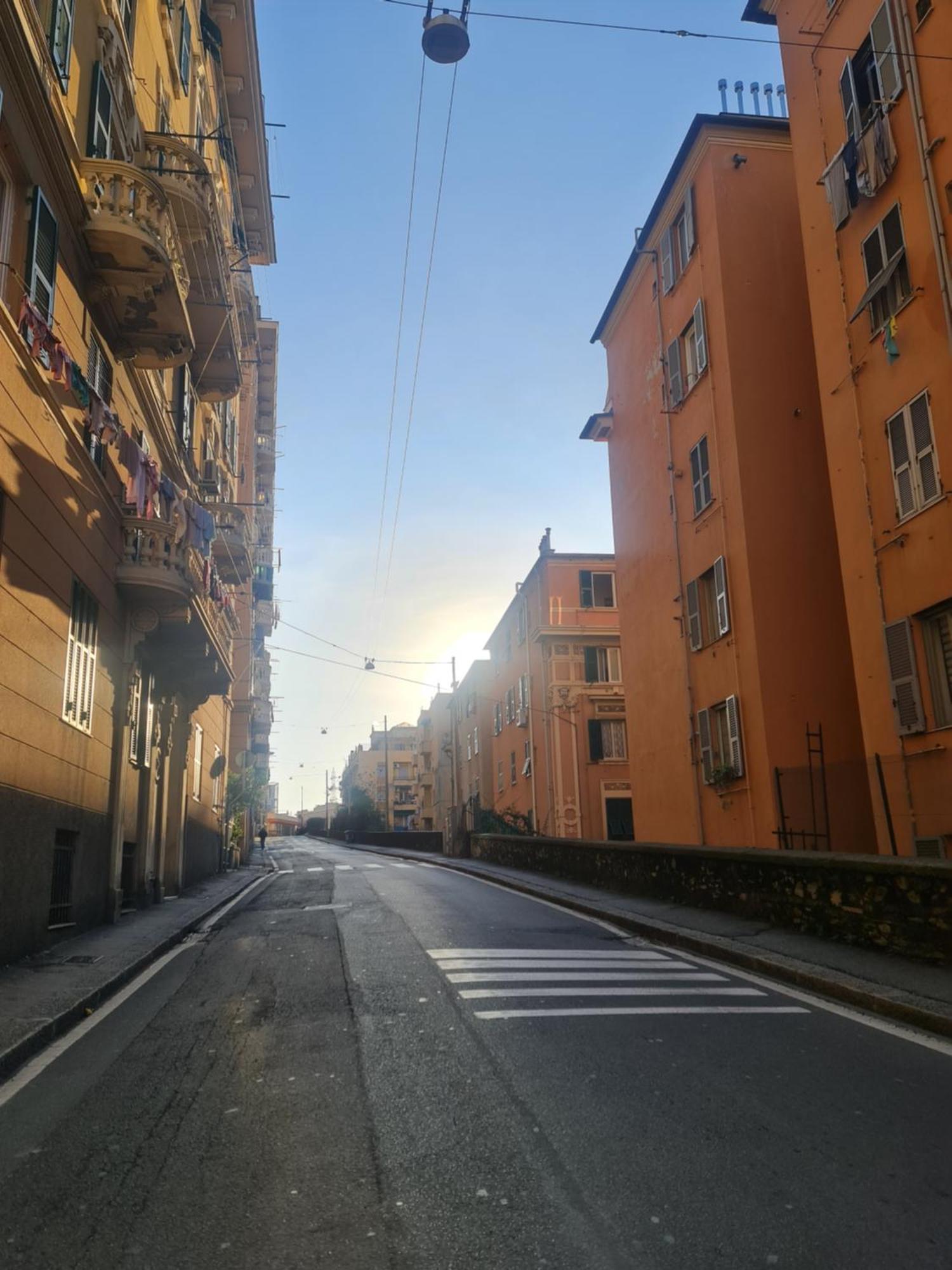 Ampio Appartamento Con 2 Posti Auto E Cortile Genoa Bagian luar foto